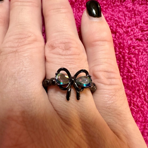 Oomiay. Black Mystic Topaz Crystal Bow Ring Size 8 - Picture 2 of 4